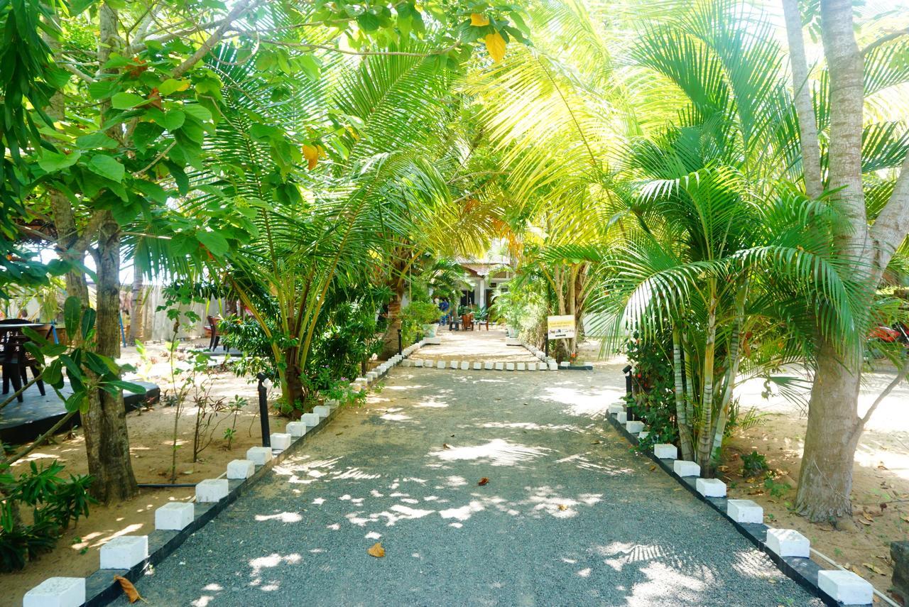 Star Rest Beach Hotel Arugam Bay Exterior photo