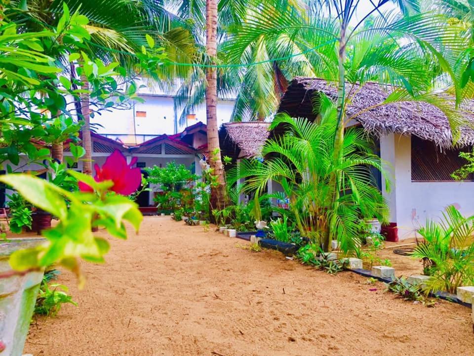 Star Rest Beach Hotel Arugam Bay Exterior photo